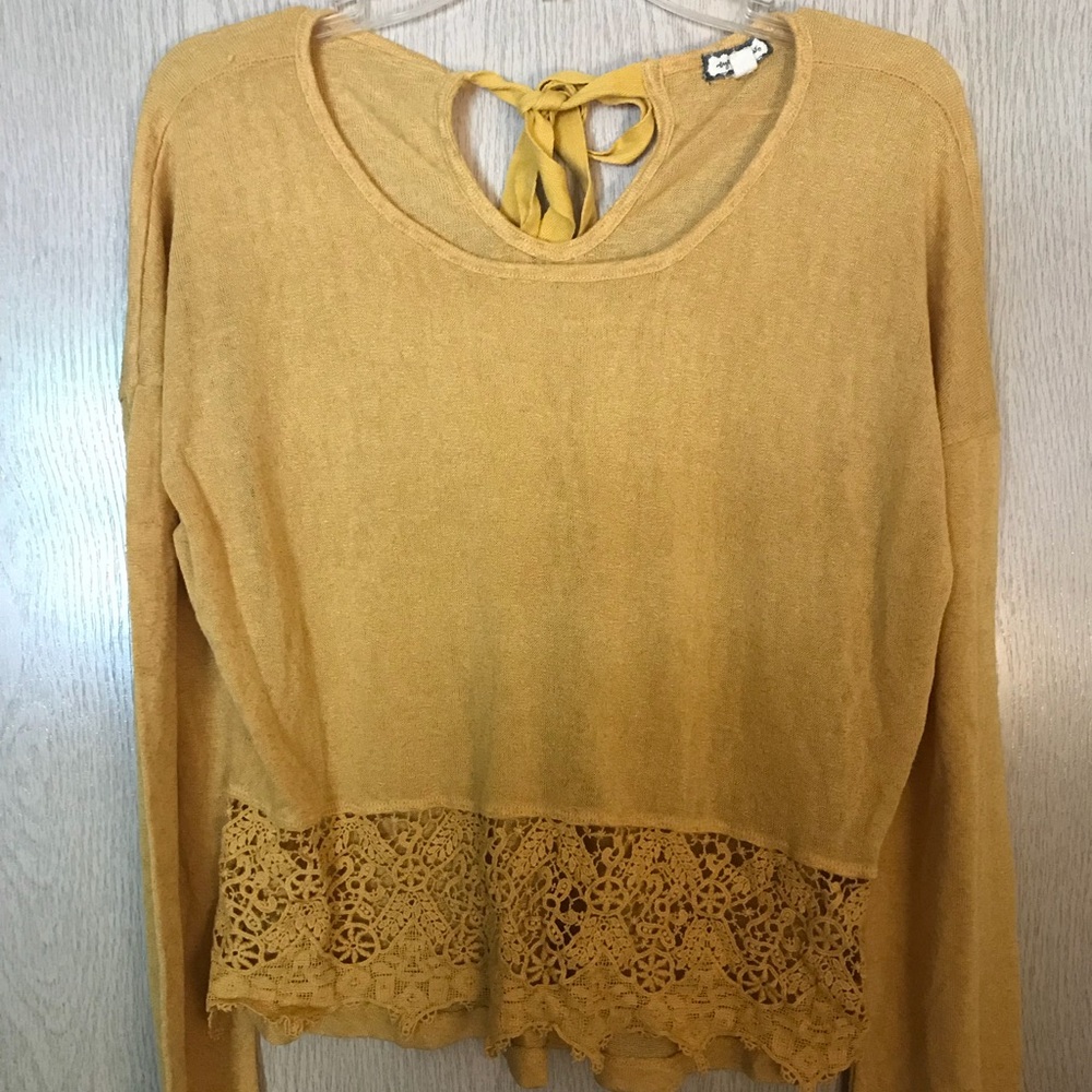 Mustard yellow hi-low top